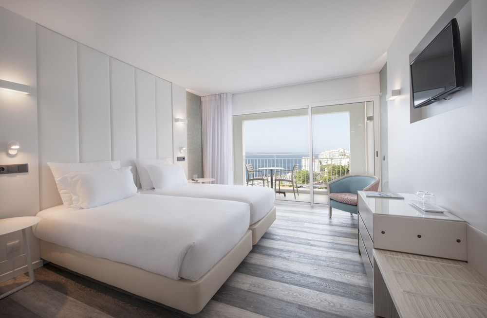 ROOM, SINGLE, PARTIAL SEA VIEW