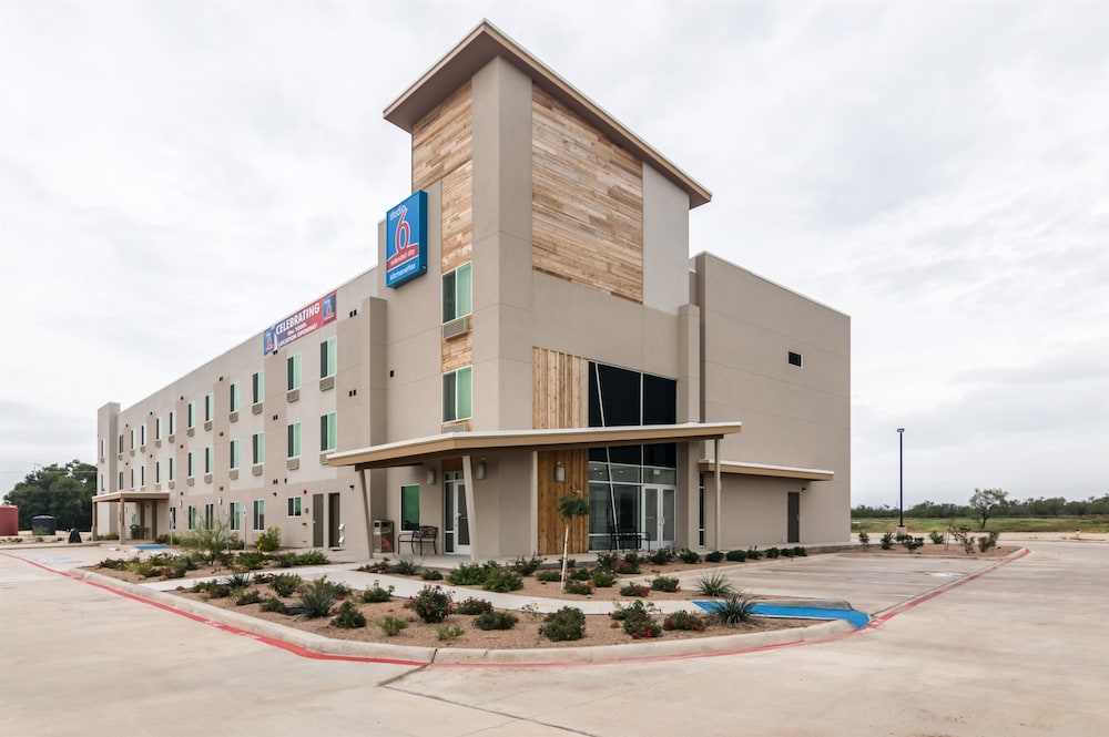 Days Inn & Suites by Wyndham Colorado City/I-20 31/37