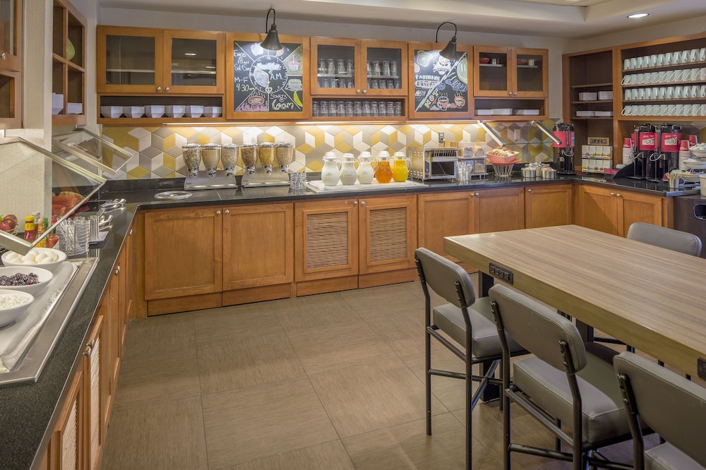 Hyatt Place Austin/Arboretum 57/69