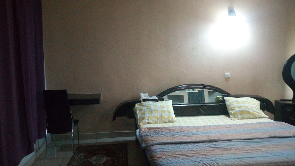 Abal Hall And Hotels 10/18