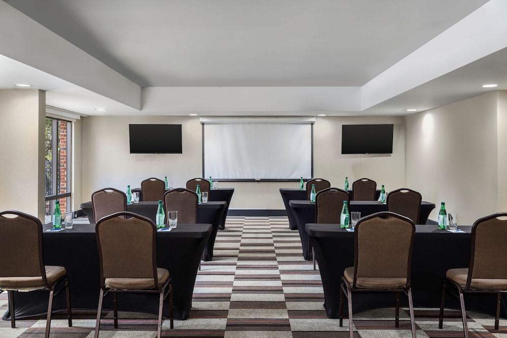 Four Points by Sheraton Greensboro Airport 51/63