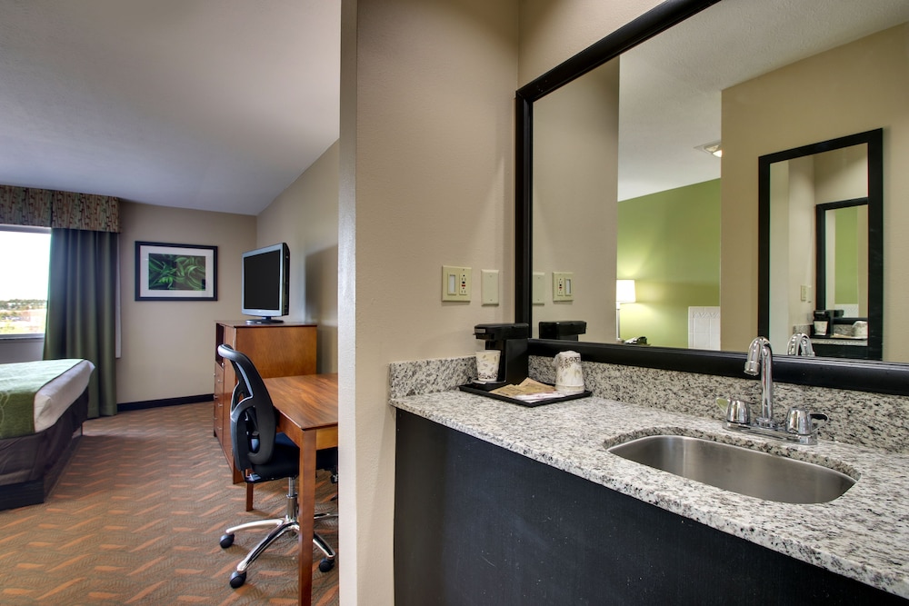 Greenfield Inn and Suites Elizabethtown KY I65 Exit 94 39/62