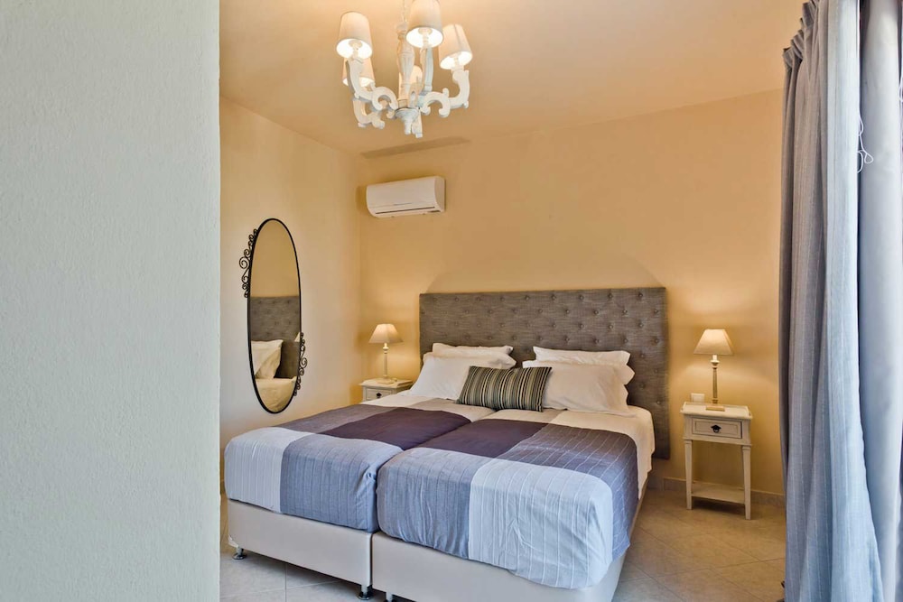 Elaia Villas 18/72