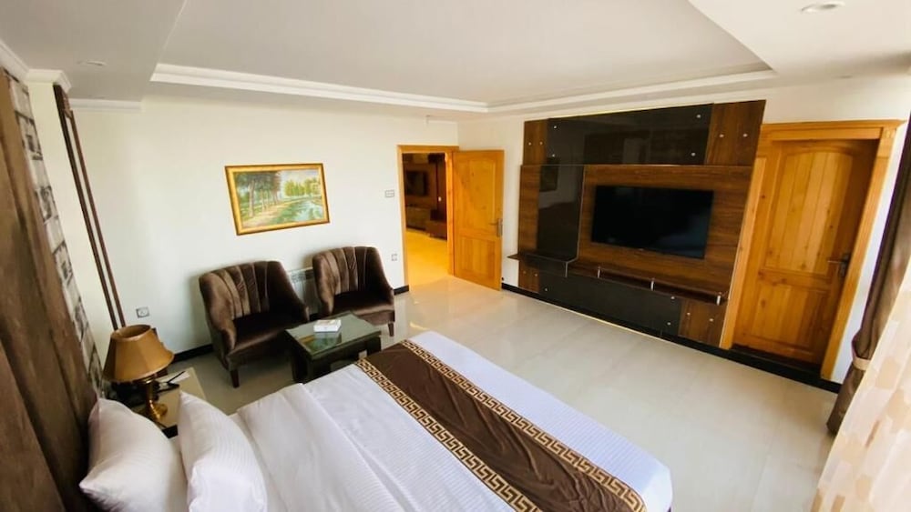 Faletti's Grand Hotel Murree 27/68