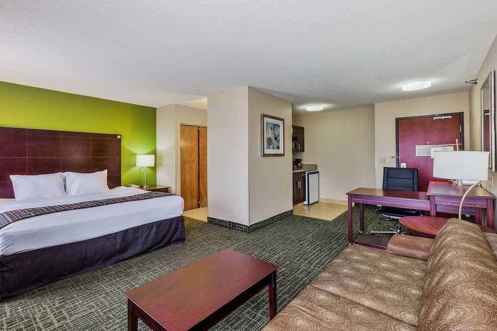 Staybridge Suites Cedar Rapids North 11/41