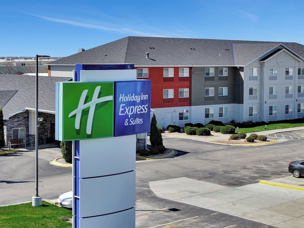 Holiday Inn Express Hotel Suites Beatrice 70/76