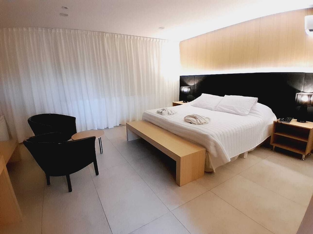 Deluxe, King Bed, Plaza Paradiso Petit Hotel 2/4