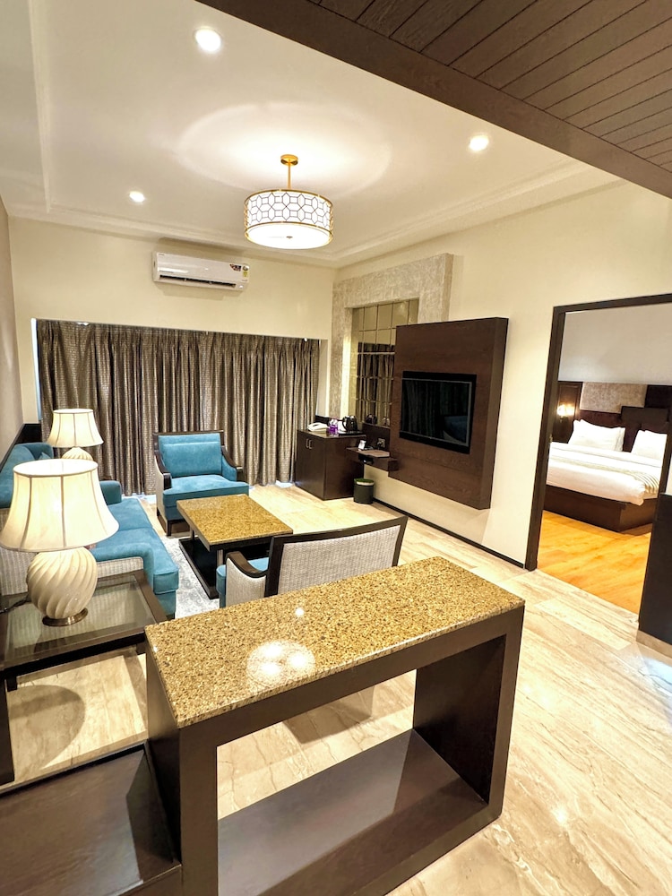 Hotel Express Inn 23/39