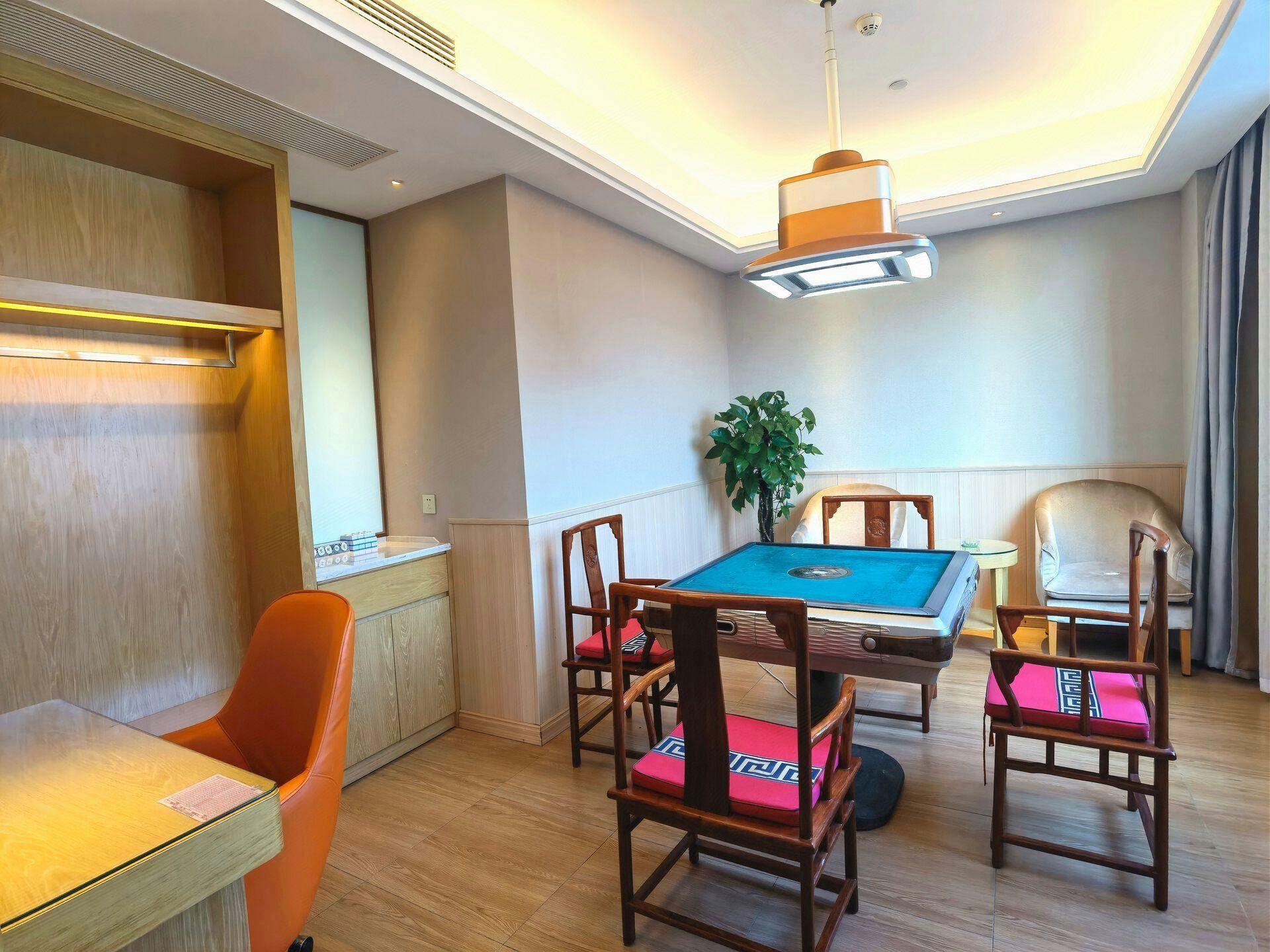 Vienna International Hotel (Zhuhai Gaolangang International) 49/56