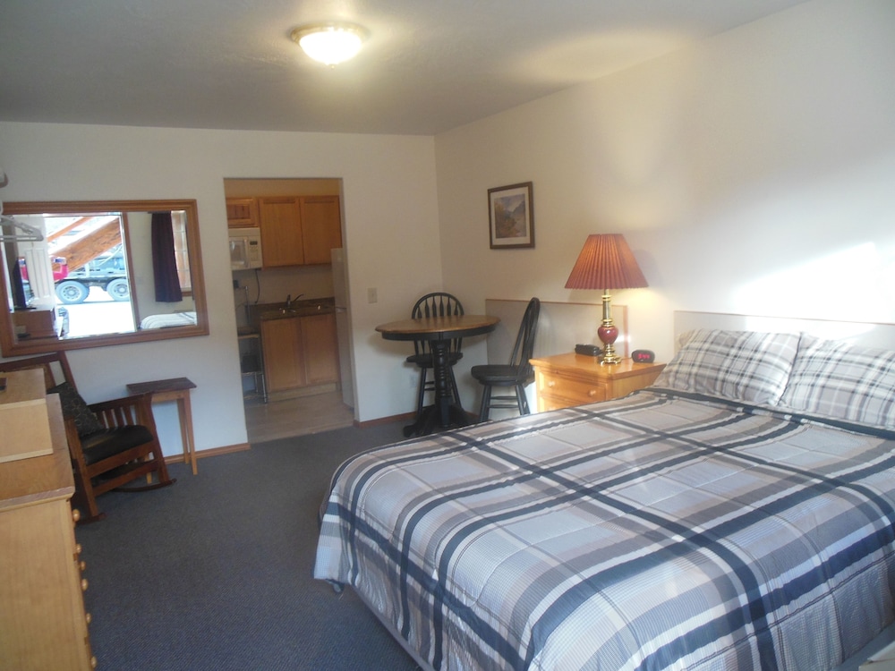 Clark Fork Lodge 8/43