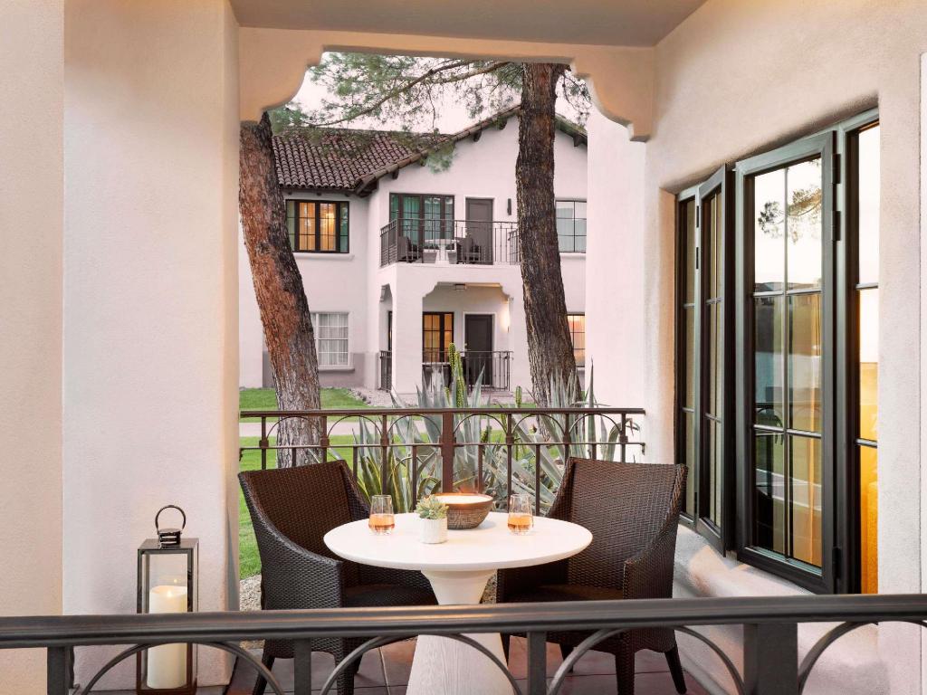 Private, 1 Bedroom, Suite, King Bed, 2 Queen Beds, Balcony or Patio, Bathtub، Fairmont Scottsdale Princess 6/6