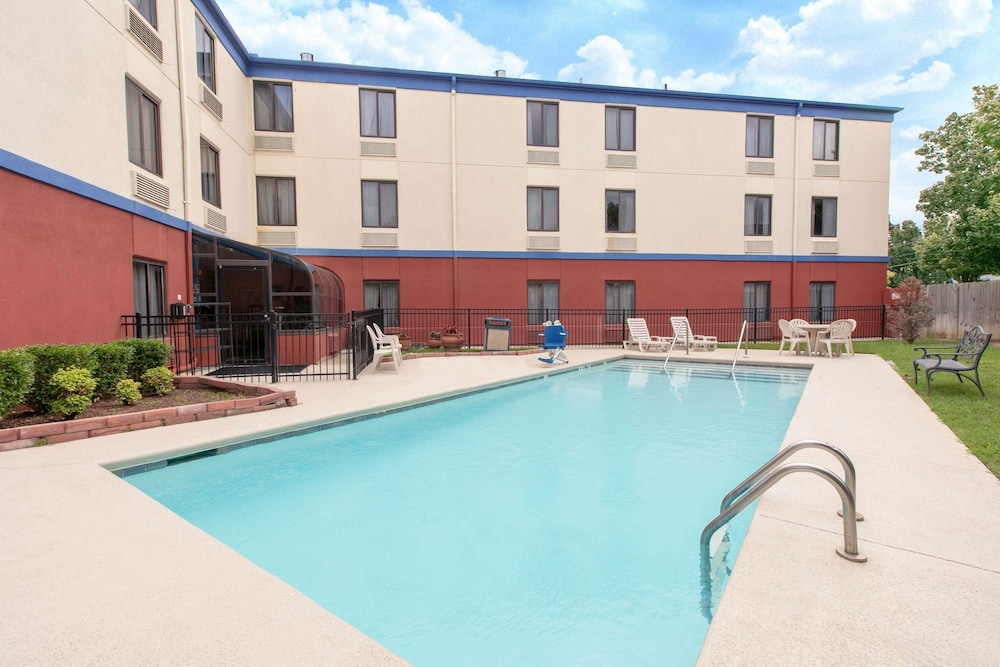 Days Inn By Wyndham Tulsa Central 4/42