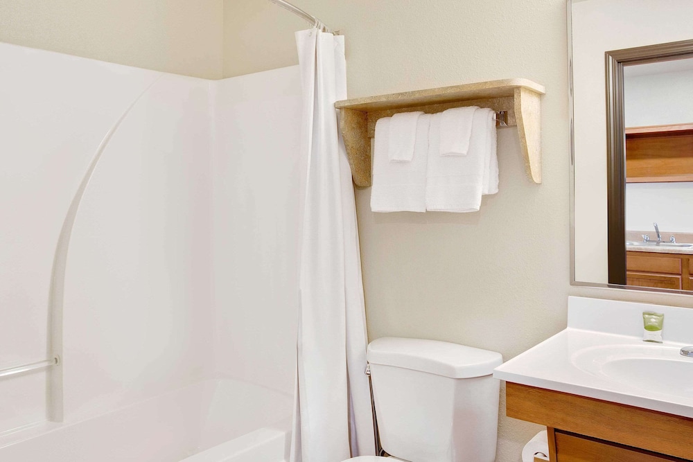 WoodSpring Suites Columbus North I-270 32/32
