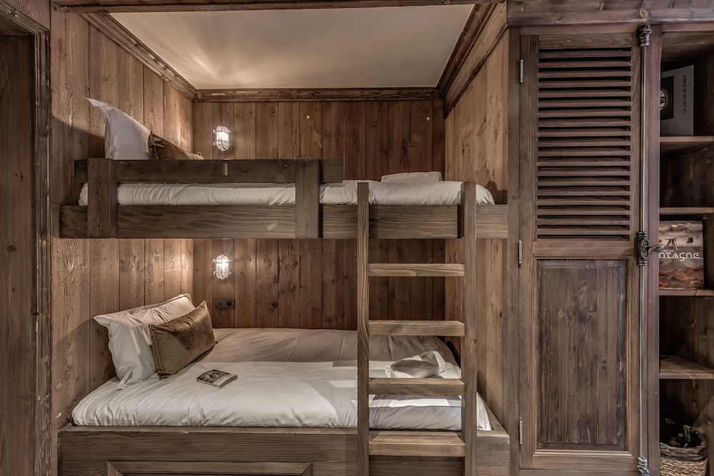 Room, Quintuple, King Bed, 2 Bunk Beds, Sofa