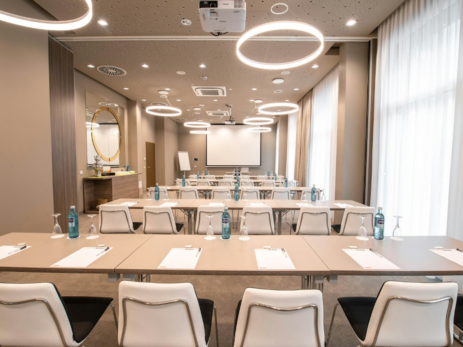 Hey Lou Hotel Monheim am Rhein 38/45