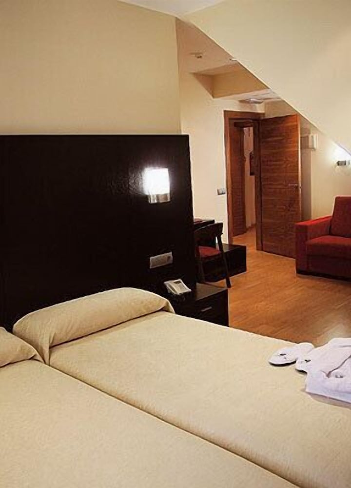 Hotel 44 18/28