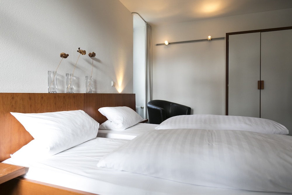 Wald & Golfhotel Lottental 7/29