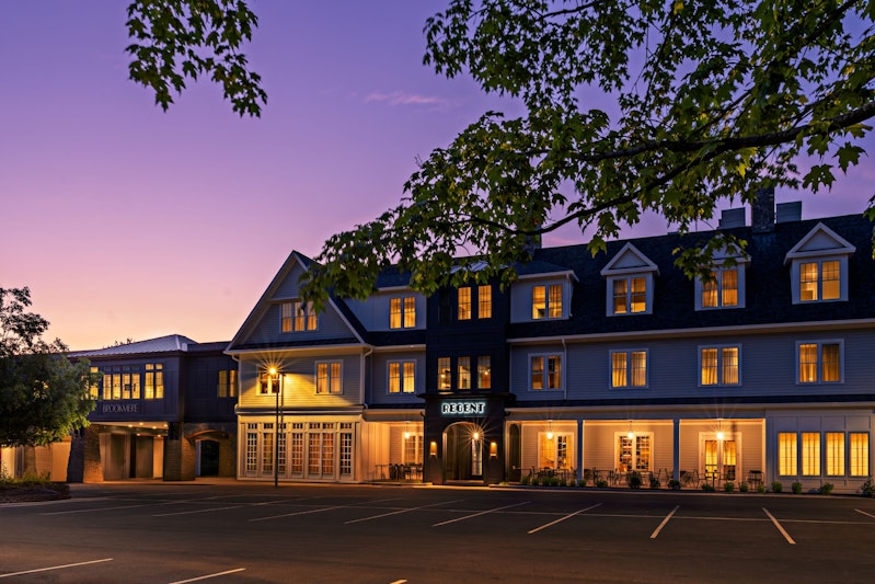 Longfellows Hotel & Restaurant 2/35
