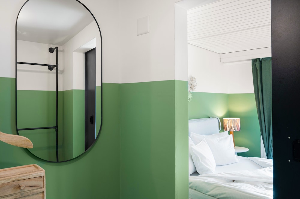 Becozy Self Check-in & Pop-up Hotel 50/52