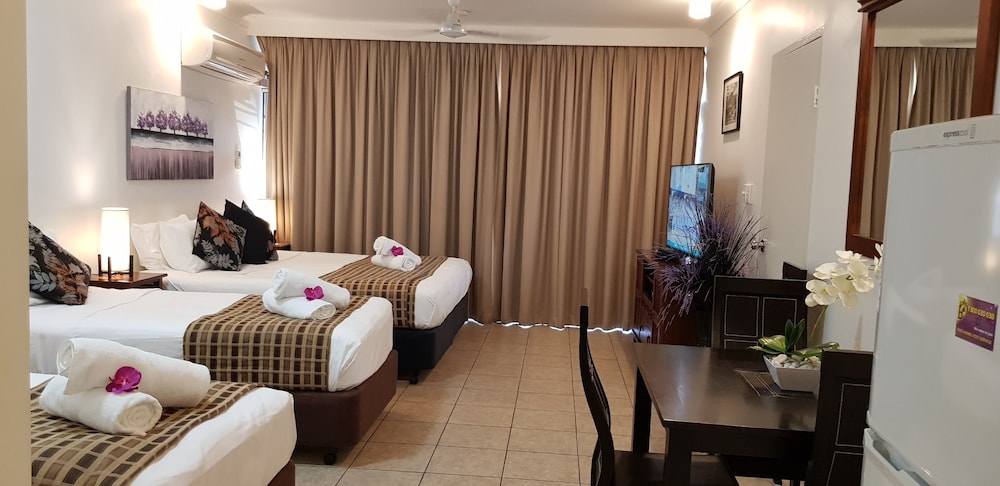 Reef Palms Motel Apartments 21/35