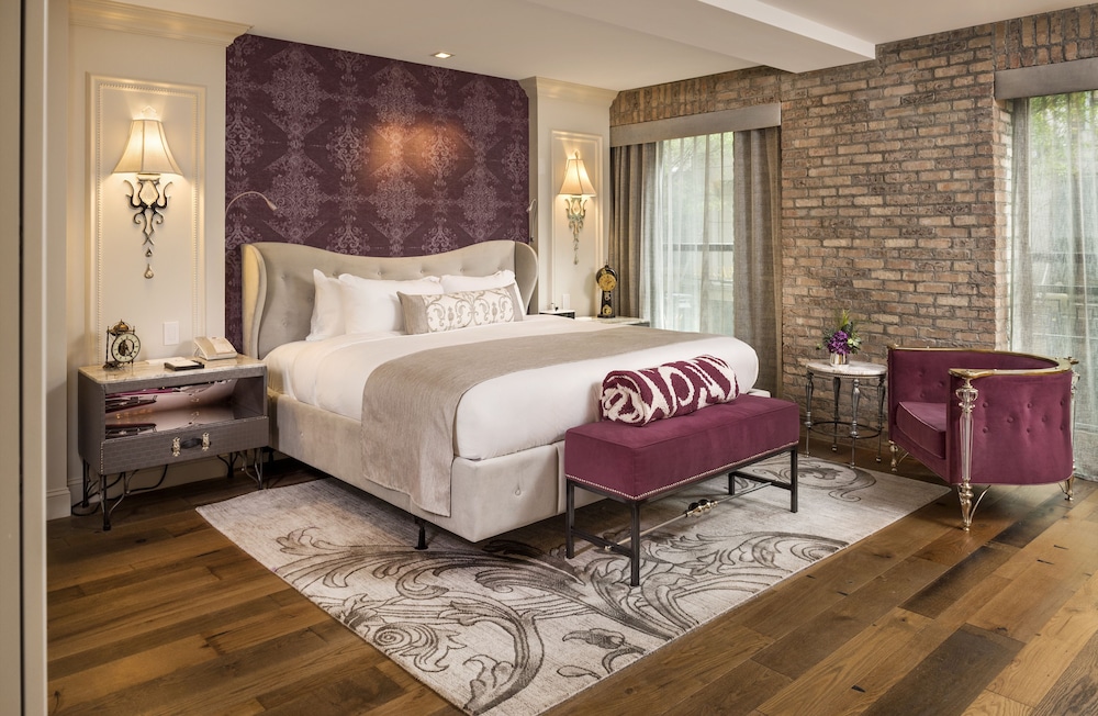 EXECUTIVE, SUITE, KING BED, ACCESSIBLE