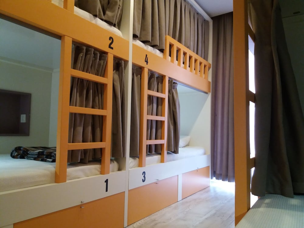Sakura Hostel & Pub 4/88