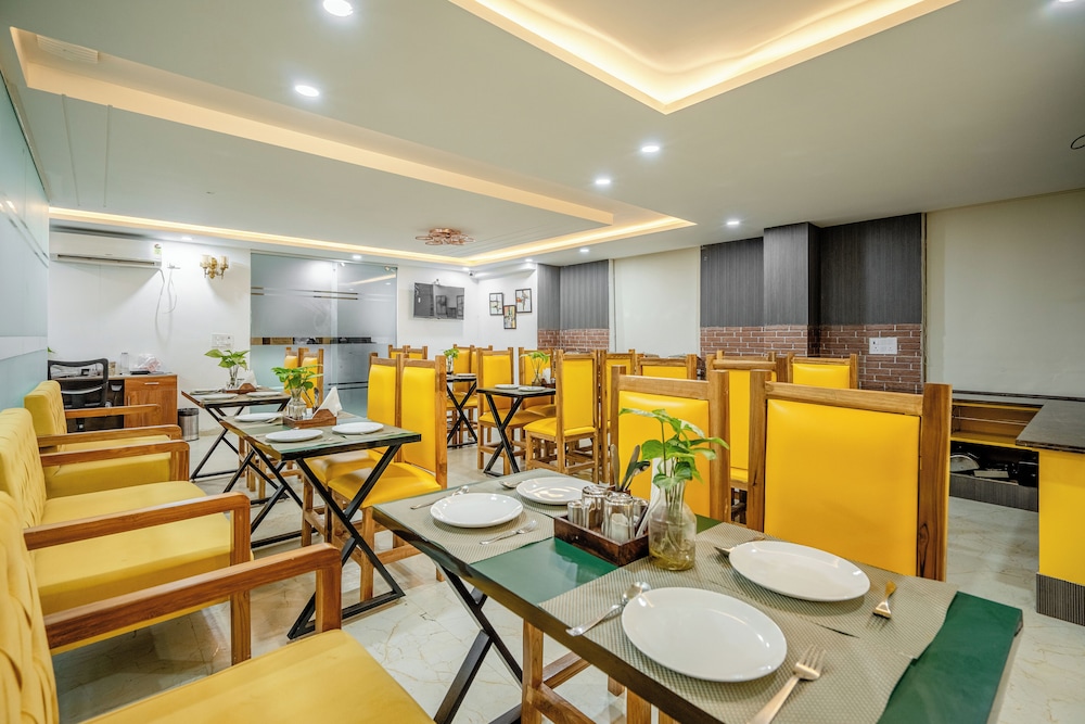 Lime Tree Hotels & Banquet Greater Noida 32/50