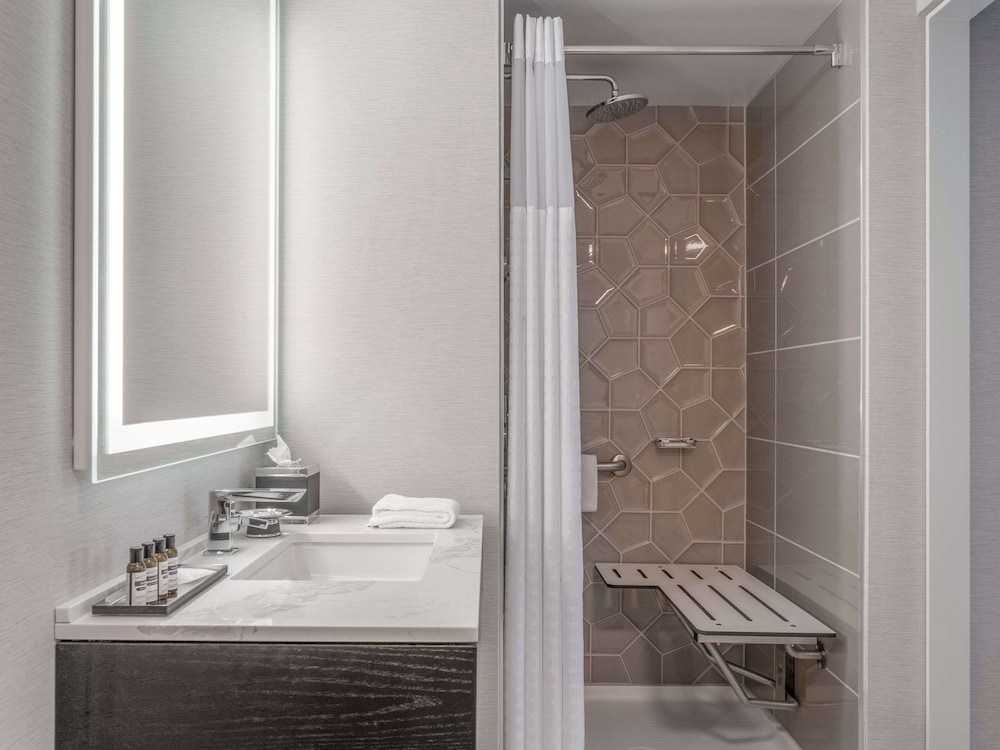 Hyatt Regency Deerfield 52/57