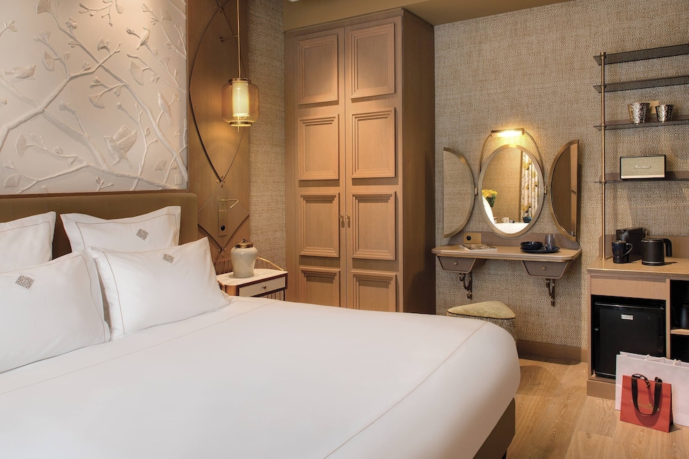 PRIVILEGE, DOUBLE BED, COURTYARD VIEW