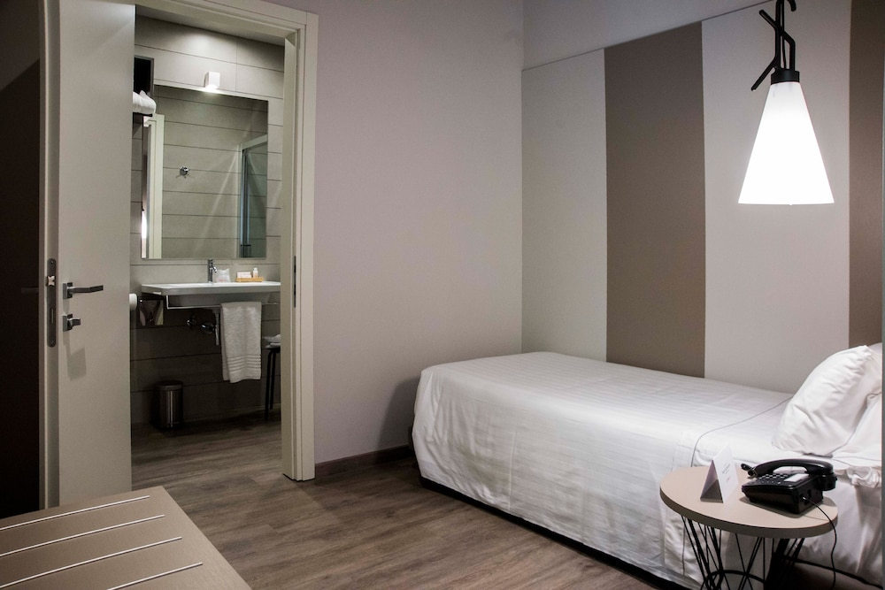 Room at San Giovanni, ROME