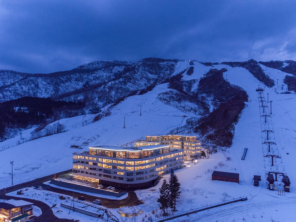Skye Niseko 6/72