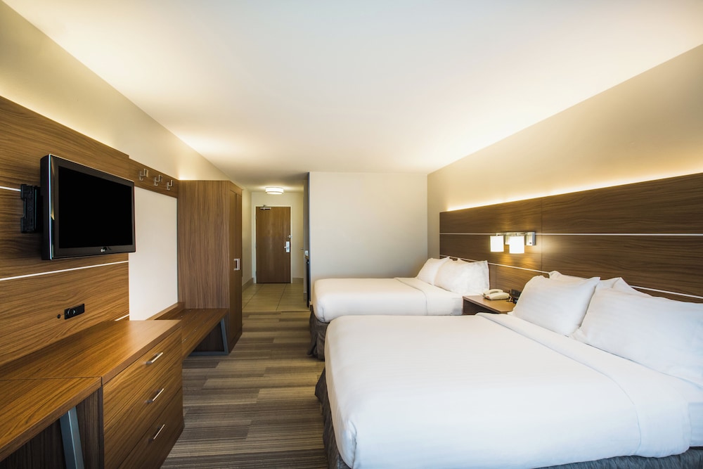 Holiday Inn Express Suites Cedar City 17/49