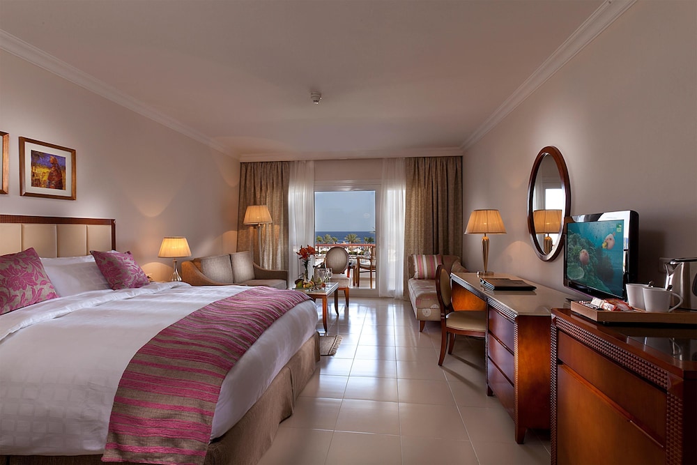 DELUXE SEA VIEW