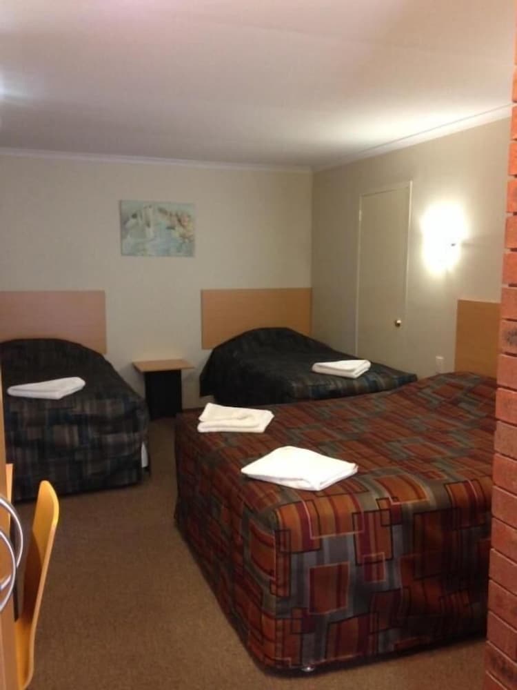 Budget Motel 17/46