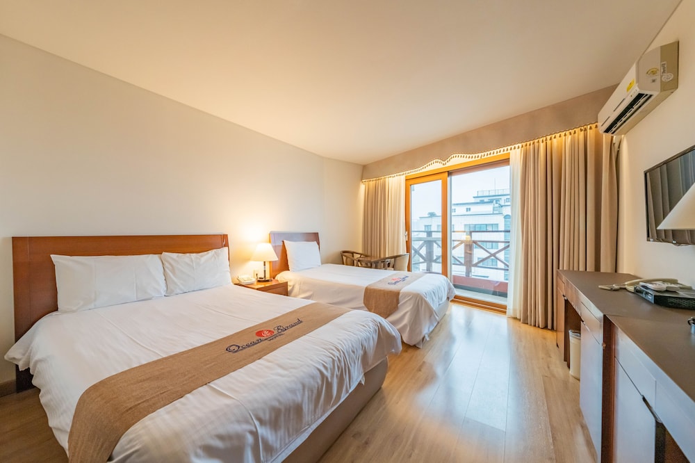 DELUXE, TWIN BEDS