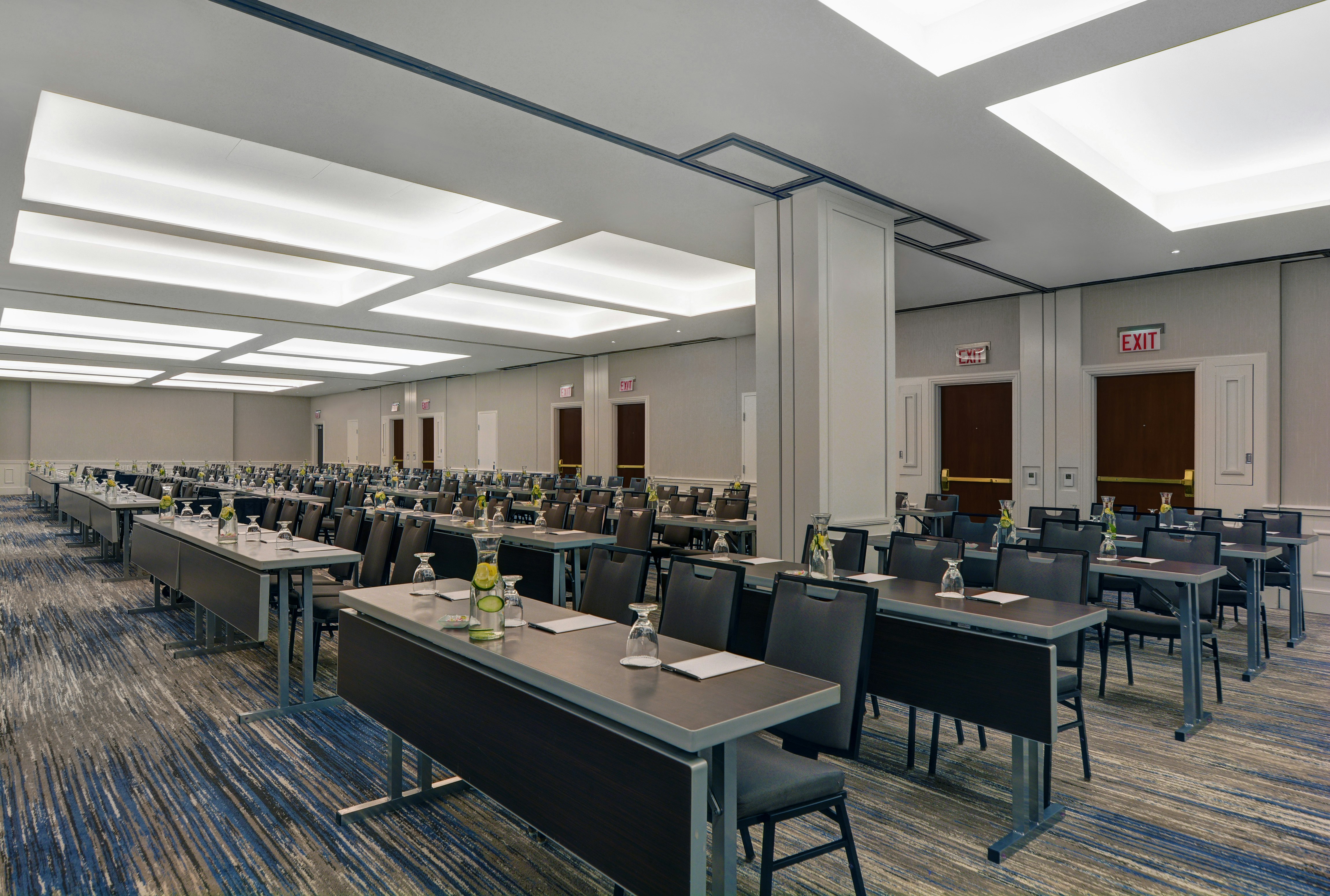 Embassy Suites by Hilton Chicago Downtown River North 73/78
