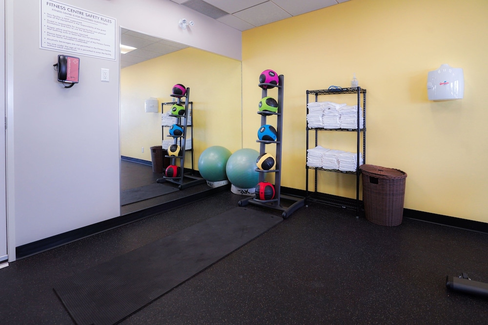 Fairfield Inn & Suites by Marriott Airdrie 35/54