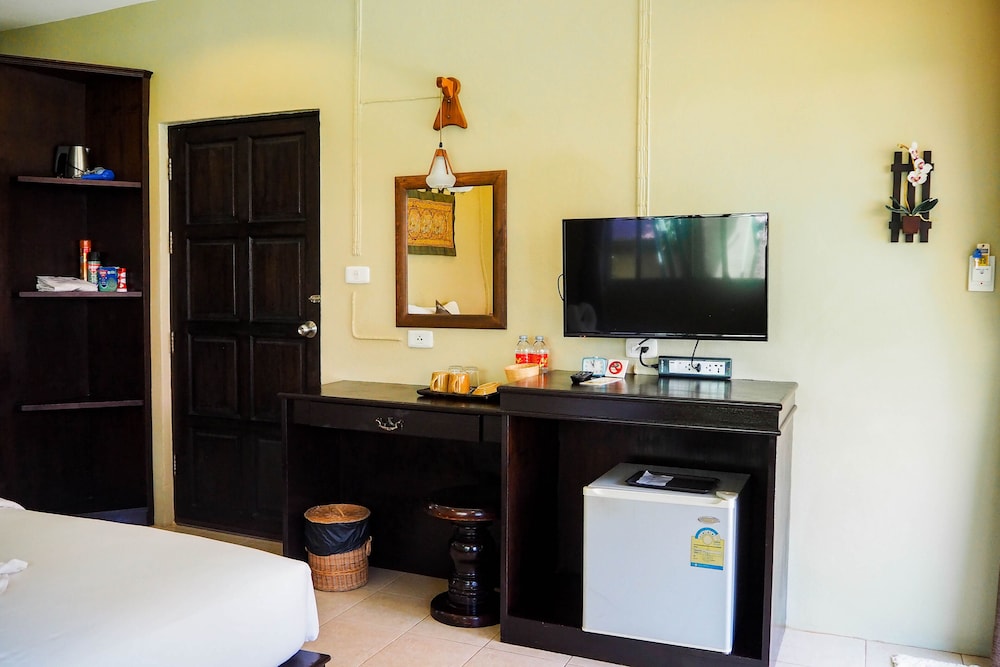 Lanta Castaway Beach Resort 37/50