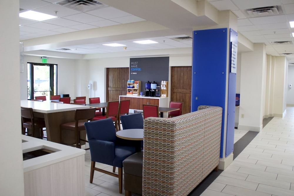 Holiday Inn Express Hotel Suites Wilson Downtown 10/37