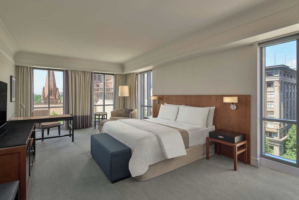 Deluxe, Studio, King Bed, City View, Corner