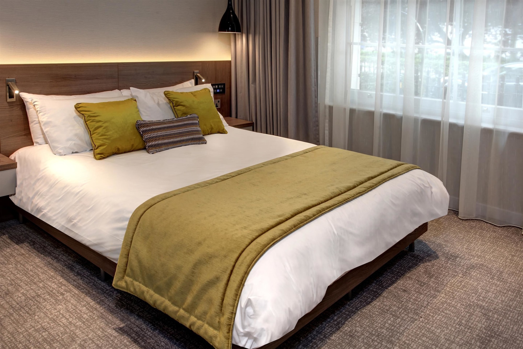 EXECUTIVE, DOUBLE BED