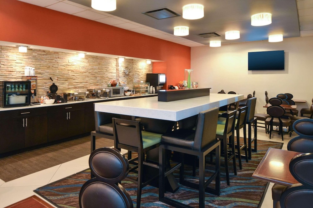 Country Inn & Suites By Radisson Nashville Airport TN 59/70