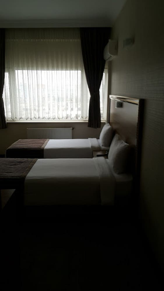 Buyuk Hotel 26/50