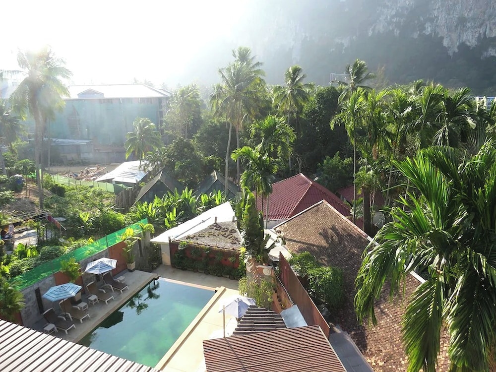 The Haleeva Aonang 37/43