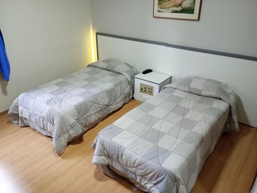 Carillon Plaza Hotel 13/50