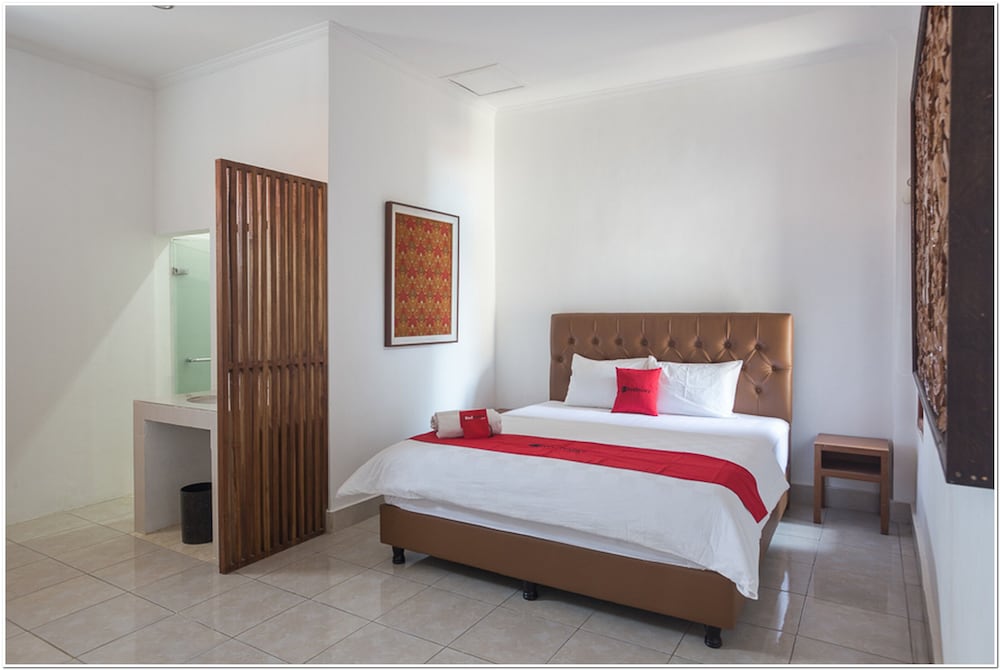 RedDoorz near Padang Galak Beach [VR] 5/15