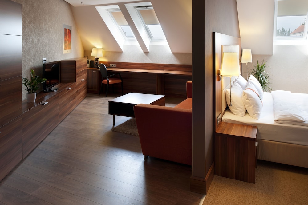 Holiday Inn Trnava 26/66