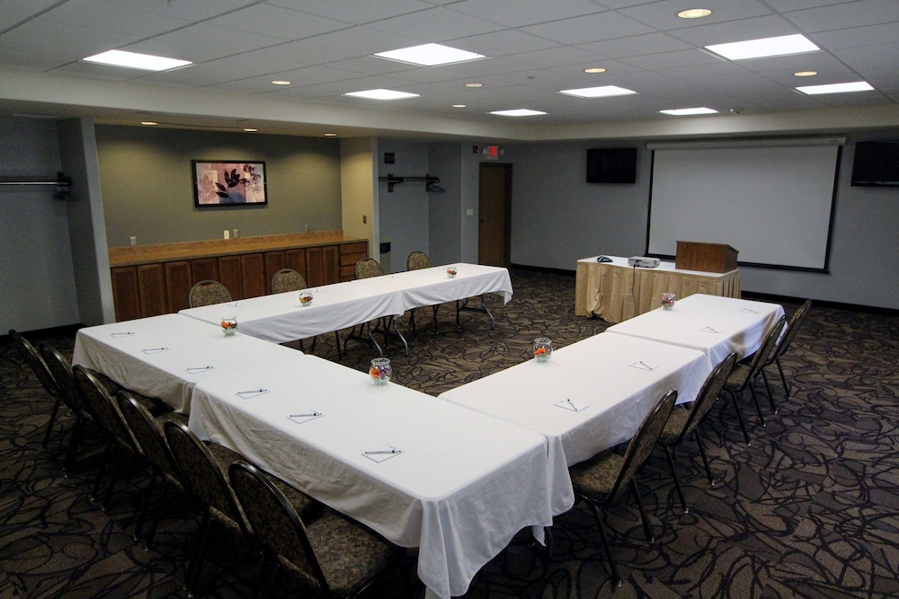 Expressway Suites Fargo 22/25