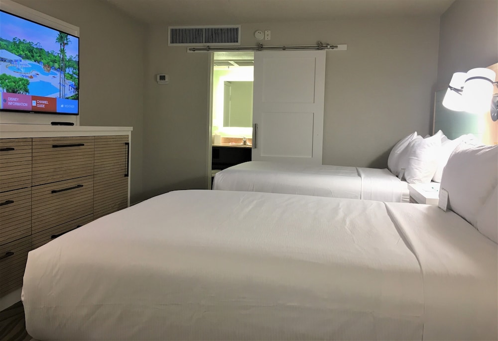 Room, 2 Double Beds, Courtyard View, Exterior Entrance، Wyndham Garden Lake Buena Vista Disney Springs Resort 8/10