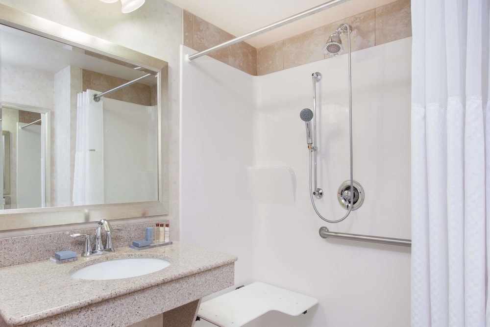 Fairfield by Marriott Inn & Suites Rome NY 14/50